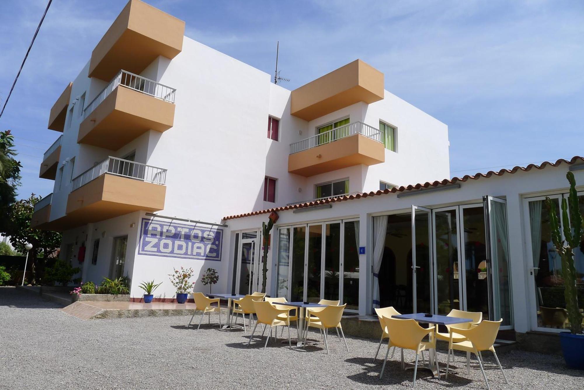 Apartamentos Zodiac San Antonio  Exteriér fotografie